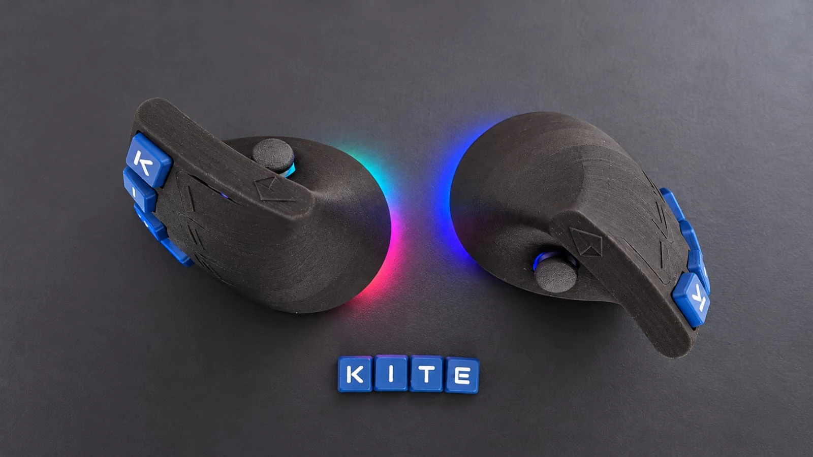Dos Kite Controller con iluminación RGB y teclas azules